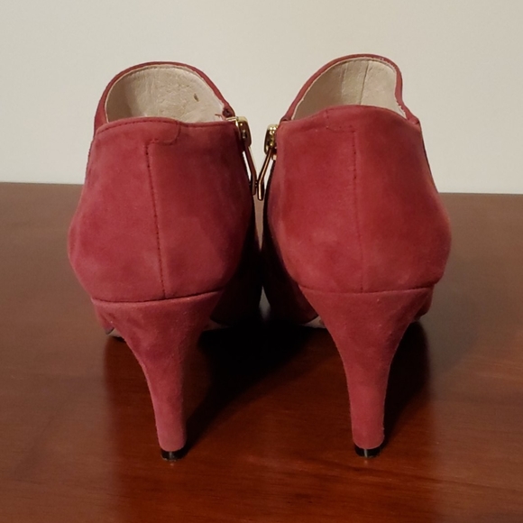 Vince Camuto suede burgundy booties, size 6/36 - Picture 5 of 6